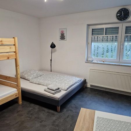 Souterrain-Wohnung Mit Kostenlosem Stellplatz Lipsia Esterno foto
