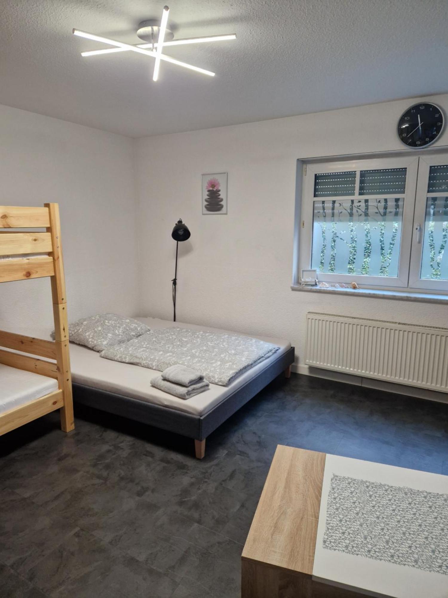 Souterrain-Wohnung Mit Kostenlosem Stellplatz Lipsia Esterno foto