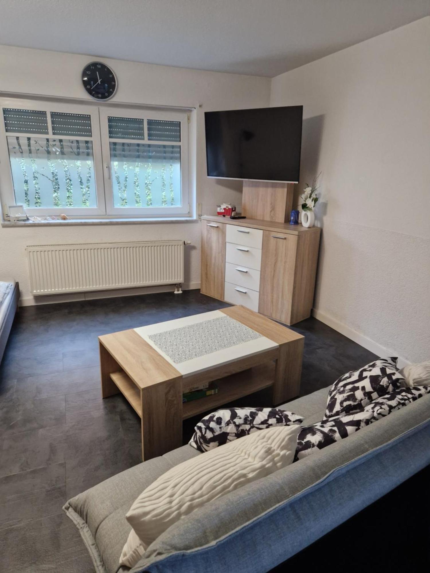 Souterrain-Wohnung Mit Kostenlosem Stellplatz Lipsia Esterno foto